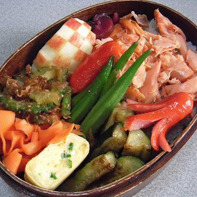 ほぐし鮭弁当。長女がiPhone6　plusを入手