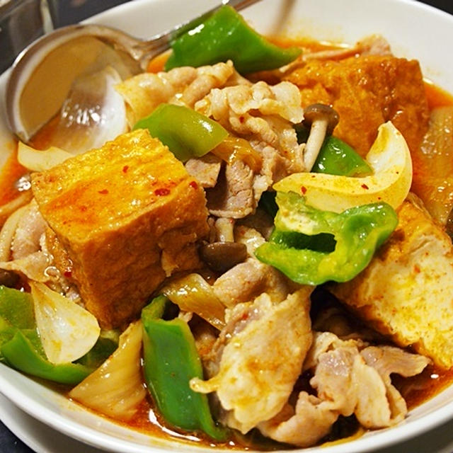 味がしみ込んだ厚揚げがたまらない。キムチ味の家常豆腐