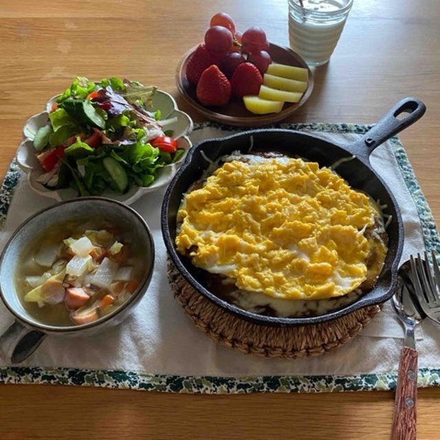 カレーの残りでお昼ごはん。