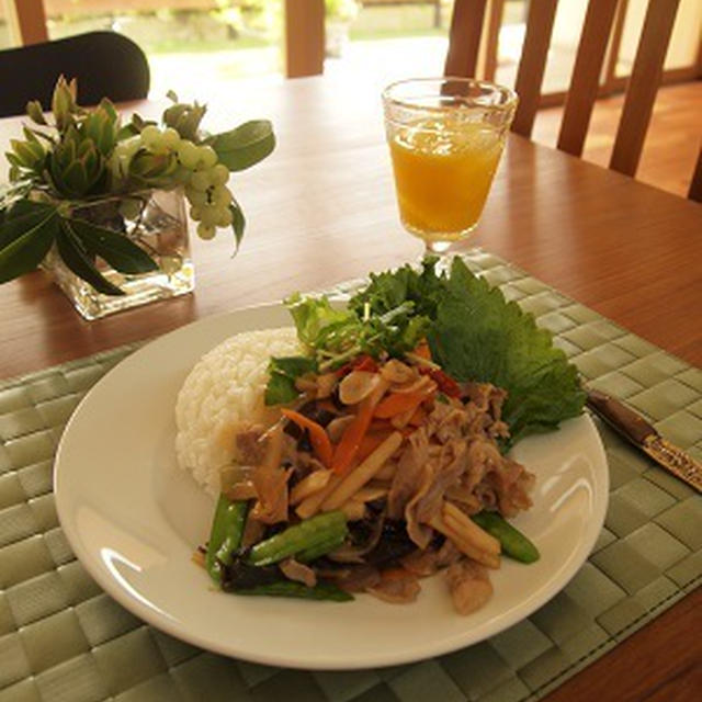 タイ風　豚肉と野菜の炒めご飯
