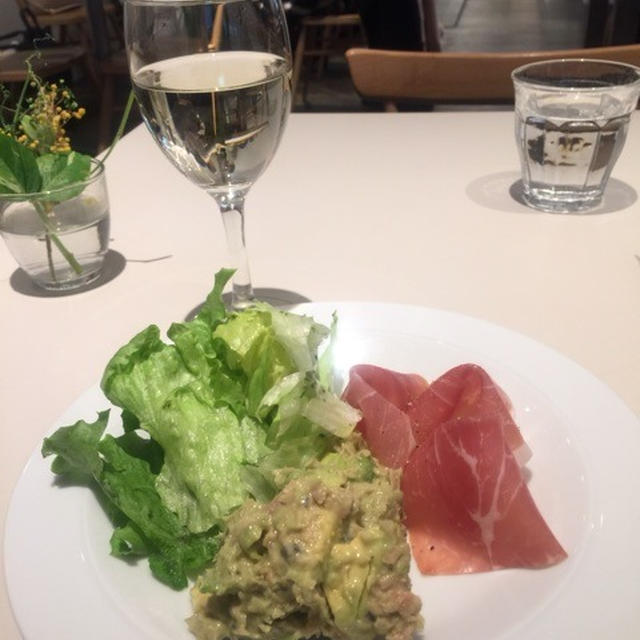 【二子玉川】マーガレットハウエル　ショップ＆カフェ　平日限定ハッピーアワーは15時〜20時