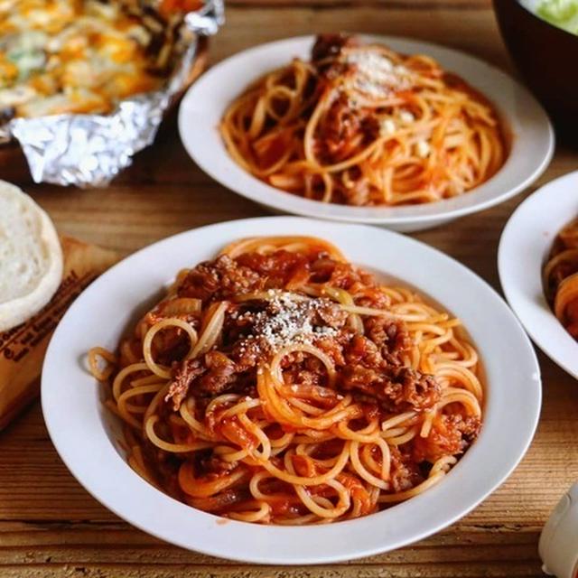 牛肉のトマトソースパスタ