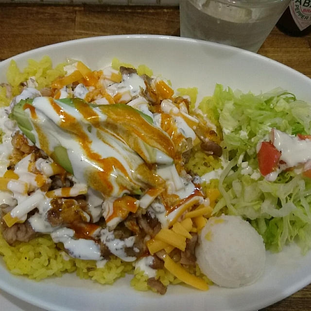ベンダーキッチンでチキンオーバーライス（日吉）。