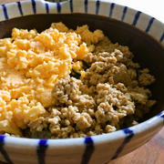 鶏そぼろの代わりに豆腐そぼろを使った「ヘルシー2色そぼろ丼」