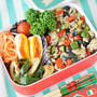 「夏野菜たっぷりガパオ風鶏そぼろ＆人参のマヨラー油和えのお弁当」←目玉焼き以外ぜんぶ作り置きを活用