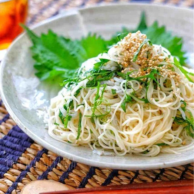 残暑を乗り切る簡単レシピ☆＊しそとしらすの和え素麺＊﻿