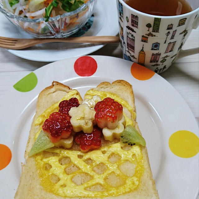 ハニーマヨトースト【花籠トースト】こんばんは 今日の朝ごはん花型抜きで抜いた、バナ...