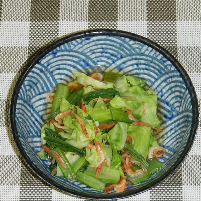 桜海老と小松菜とキャベツの出汁煮