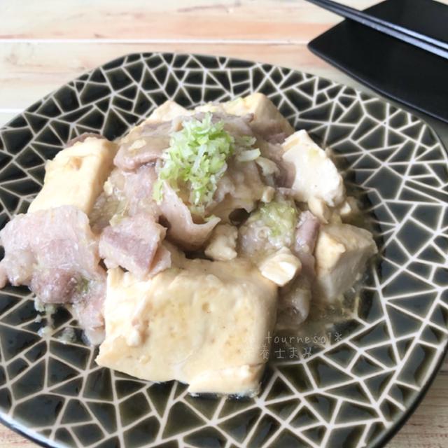 【材料３つでご飯との相性抜群☆】夏バテ予防に！豚バラと豆腐のネギ塩レモン炒め♡レシピ