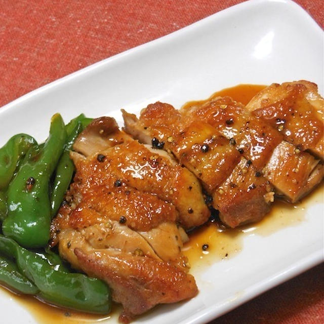 フライパンで簡単ゴハンがすすむ甘辛おかず！鶏もも肉のペパー照り焼き。