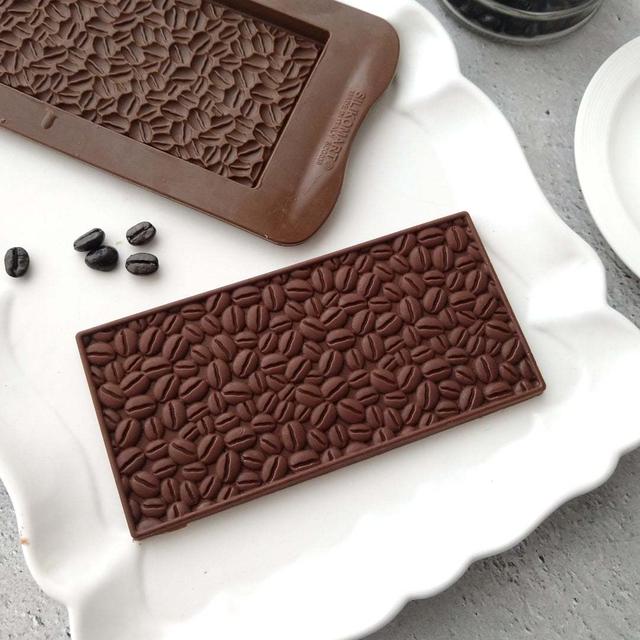 コーヒー豆形のチョコレートタブレット