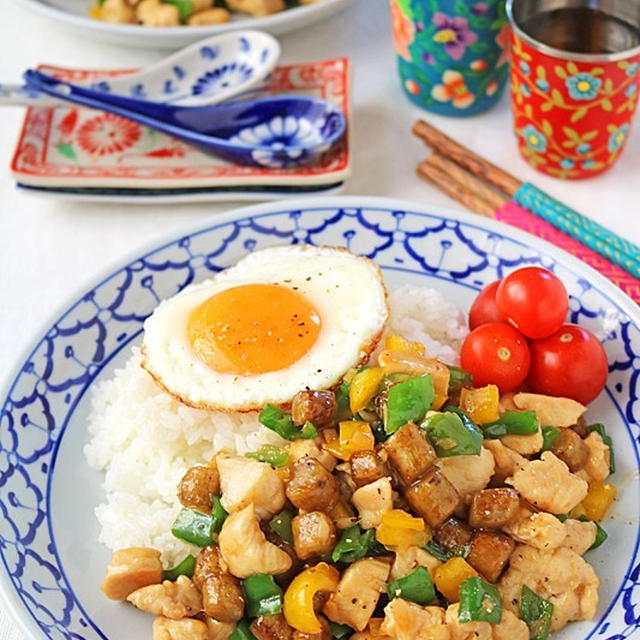 コロコロごぼうと鶏むね肉のタイ風炒めどんぶり！パパっと簡単ランチ