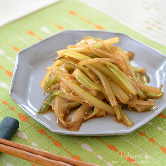 セロリのきんぴら。【定番アレンジ・食材ひとつ・食べやすい】連休二日目の晩ごはん。