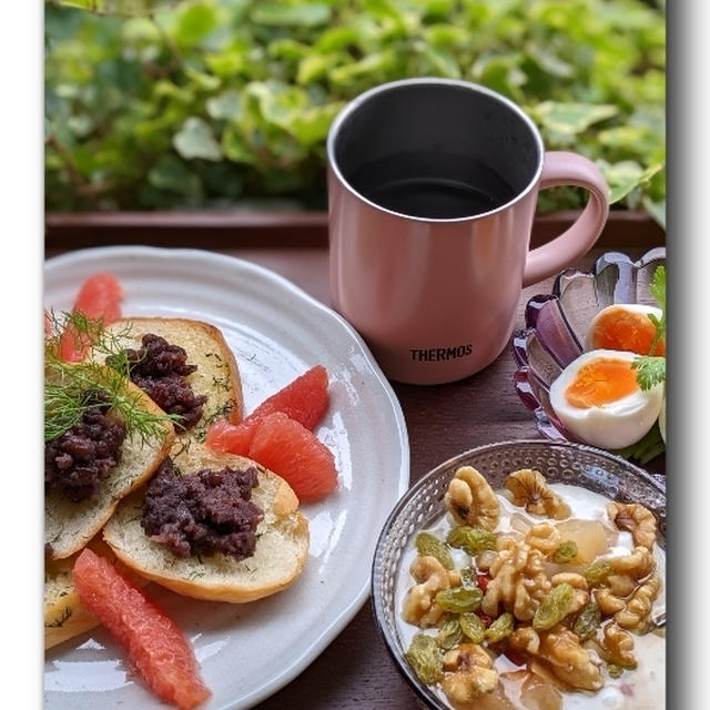 あんこ好きの本日のブランチ　息子のお宝トミカ