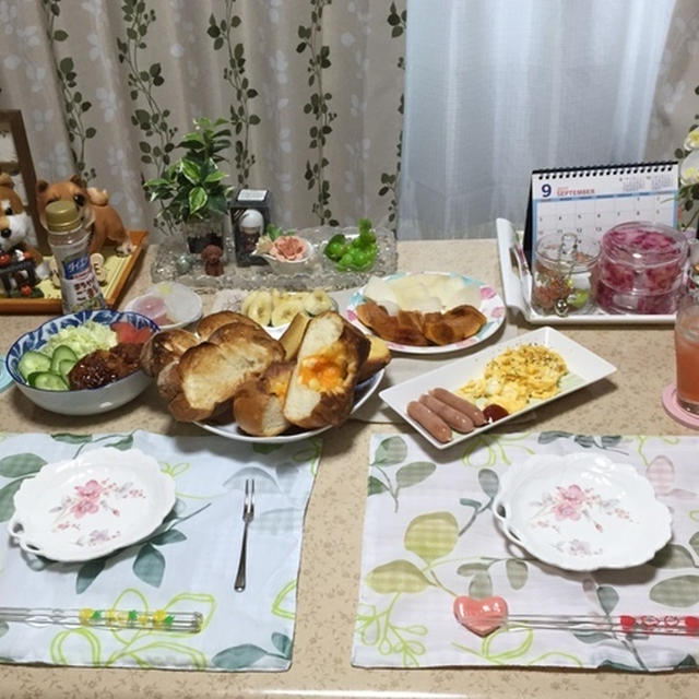 お腹いっぱいの朝食と監督の朝ブロ〜タイム