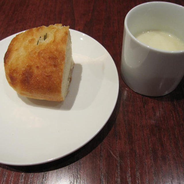 ビストロ・ランプラント（Bistro ｌ’Empreinte）でサーモンのコンフィ/ 丸の内