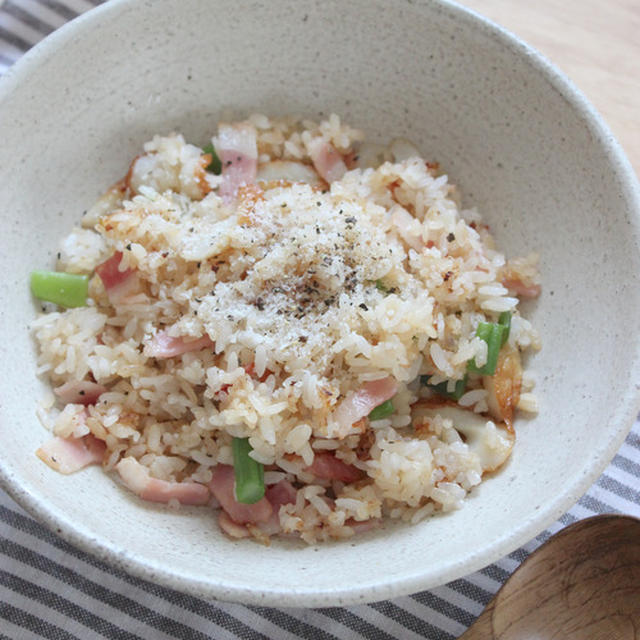 【　簡単！パルメザンチーズが決め手の洋風炒めごはん　】