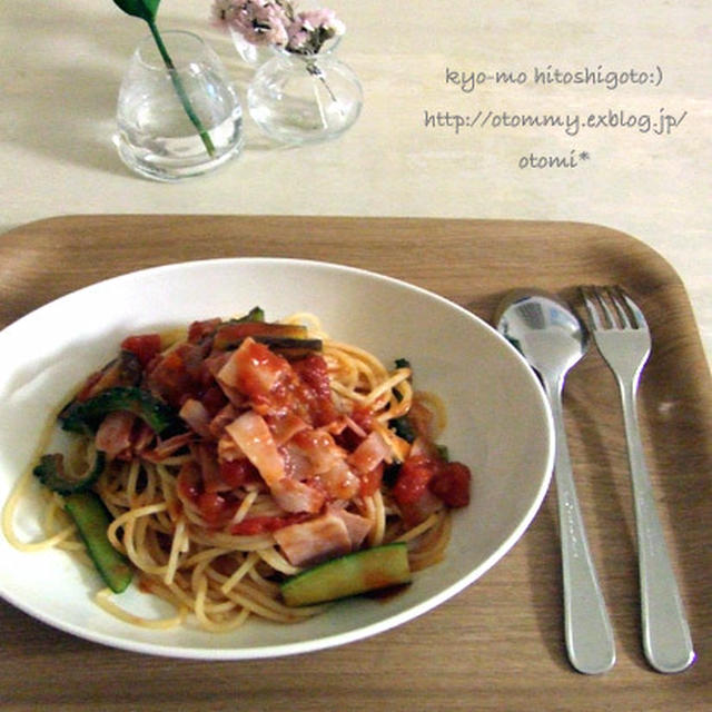浅漬けとトマトソースのパスタ