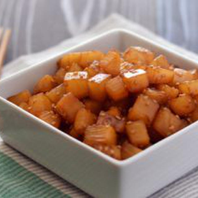 甘辛しょうが大根。（大根1/2本レシピ）とアジの手ごね寿司の晩ごはん。