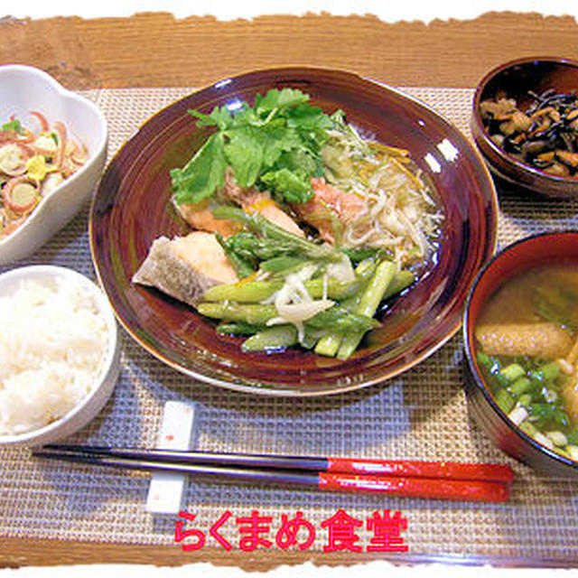 【ヤリイカと鮭の野菜あんかけ】定食と「どら焼き」♪