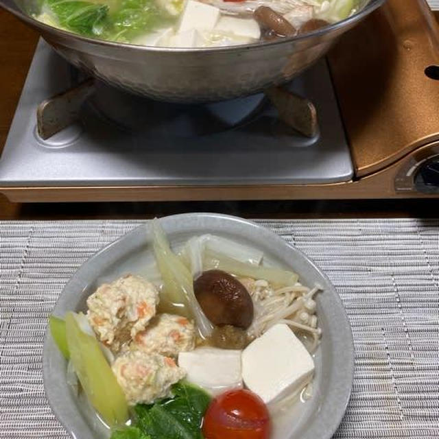 肌寒かったので、、、鶏団子鍋にしました＾０＾