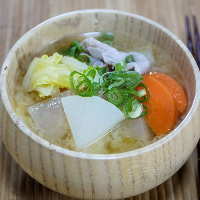 出汁が決め手の「大根のコク旨とん汁」&カップ麺より美味い「どん兵衛袋麺