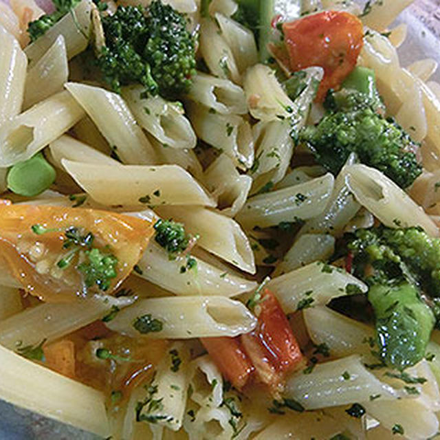 早ゆでパスタでクリスマスカラーのホットサラダ〈モニター〉