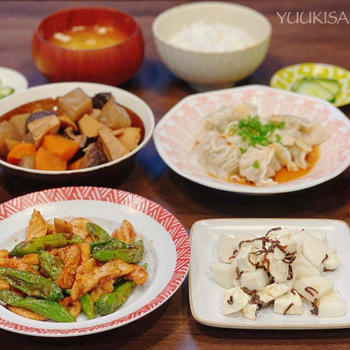お酒にも白飯にも抜群！爽やかな辛さがクセになる、鶏胸肉と獅子唐で手軽な炒めおかず！