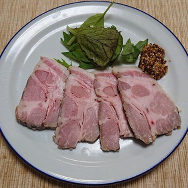 お買い得の豚肩ロース肉で、自家製コールドポーク