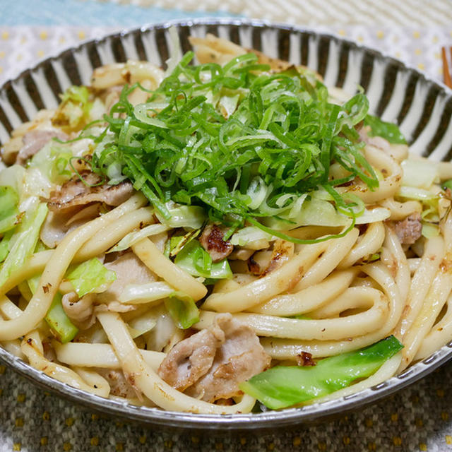 うどん屋さんのうどんで作る「だし醤油焼きうどん」&「今日の一枚」