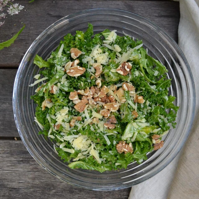 Kale and Walnut Salad ケールと胡桃のサラダ