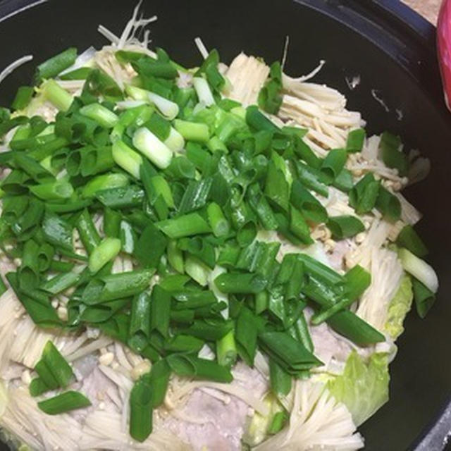 タジン鍋で豚肉と白菜の重ね蒸し