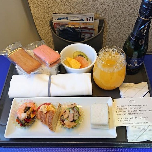 ANAプレミアムクラスの機内食第23弾★羽田⇔那覇便：軽食＆夕食★そして最近の羽田空港ラウンジでの軽食