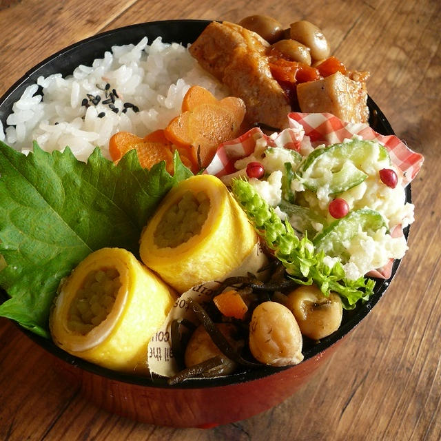 豚肉のトマト煮込み＆茶そばの卵巻き弁当