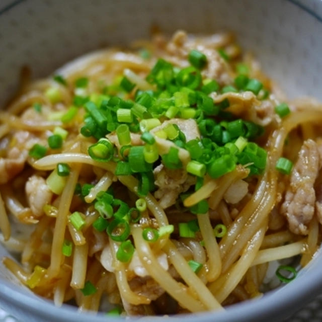 ねぎ塩豚丼  と なめこのお味噌汁