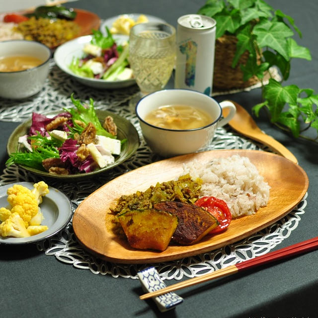 寝ているときに足を怪我した話（珍しい人）と、何も思いつかないときはカレー一択です