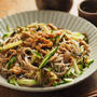 鶏皮ぽん酢でサラダ蕎麦