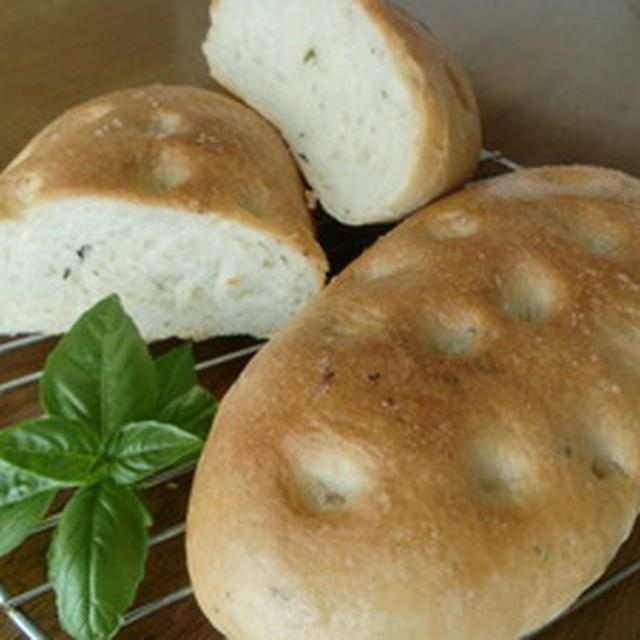 バジルのパンとシナモンロール食パン