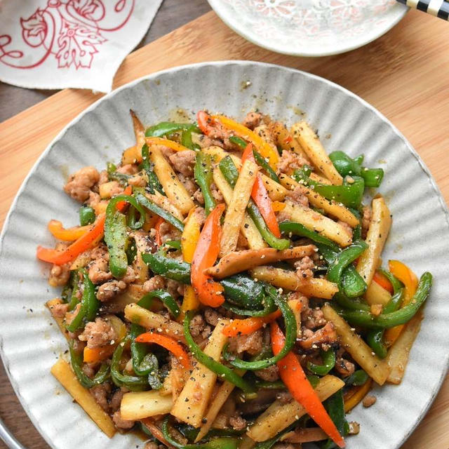 【長芋レシピ】タレが絡んでお箸が止まらない◎長芋とたっぷり野菜の青椒肉絲♡レシピあり♡