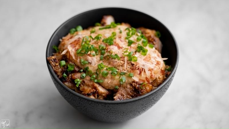 豚肉の味噌漬け焼きとろろ丼のレシピ