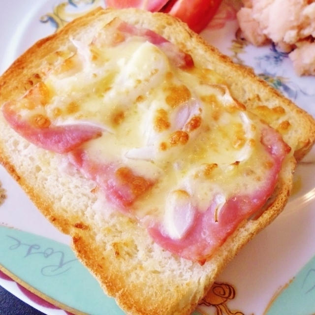 山食を使ってオニオンベーコン