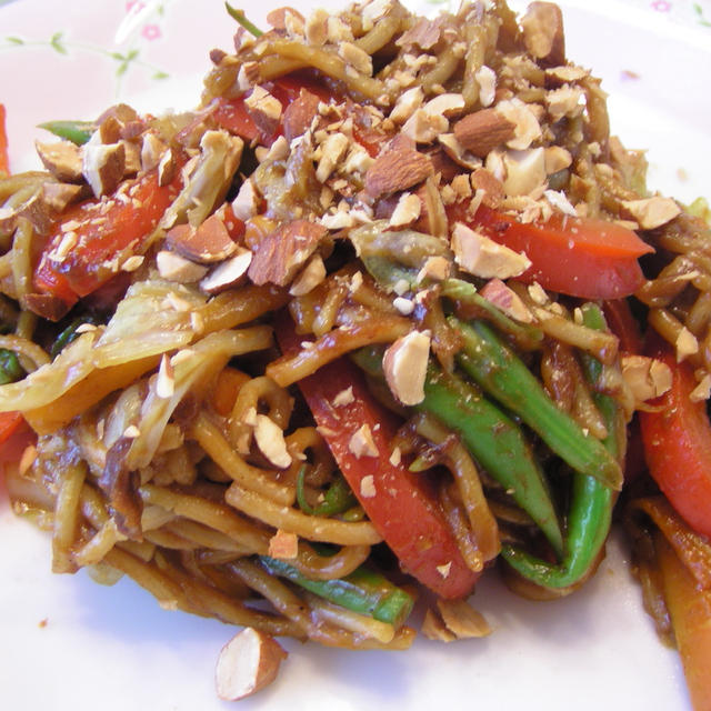 しゃきしゃき野菜の味噌カレーあんかけ焼きそば