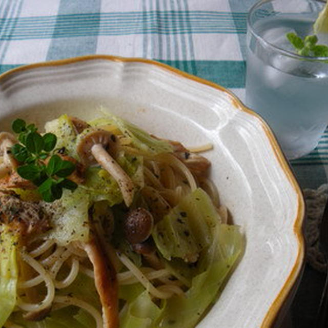 混ぜるだけパスタ・・鶏とキャベツとしめじとバジルで