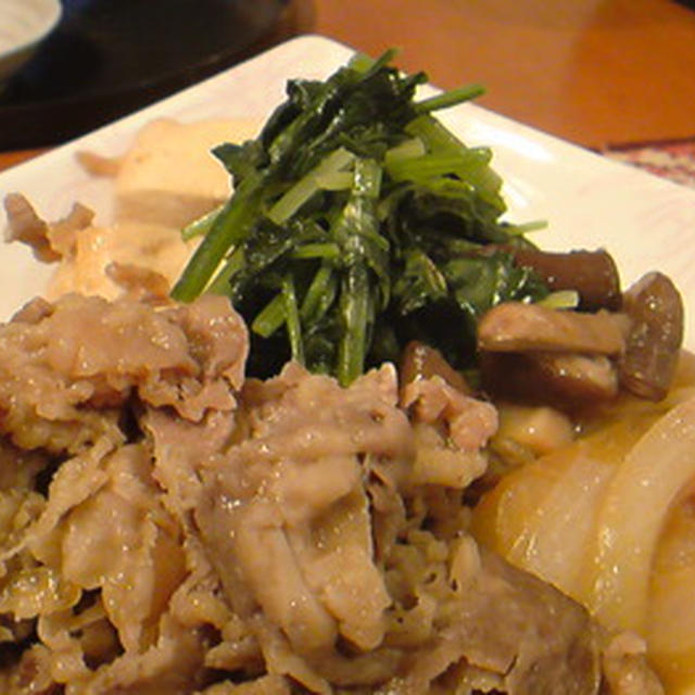 食べ応えアリの「肉豆腐」。