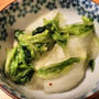 白菜の外葉を浅漬けに　モトが足りなかったんで昆布茶足して