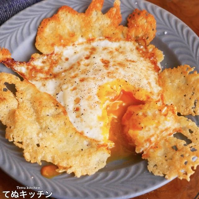 激ウマすぎてもう普通の目玉焼きには戻れない！ぜひ明日の朝ごはんに作ってみて！『カリカリチーズ目玉焼き』の作り方