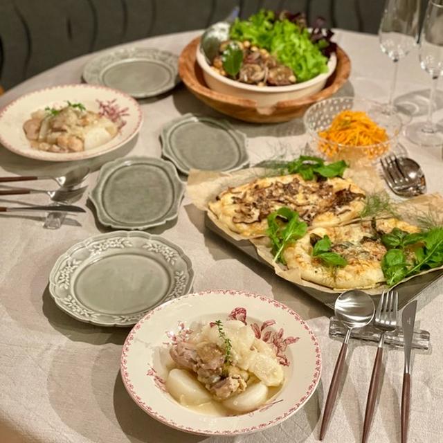 高加水生地のフラットブレッドと、鶏と蕪の煮込みと、ひよこ豆のサラダの夜ごはん