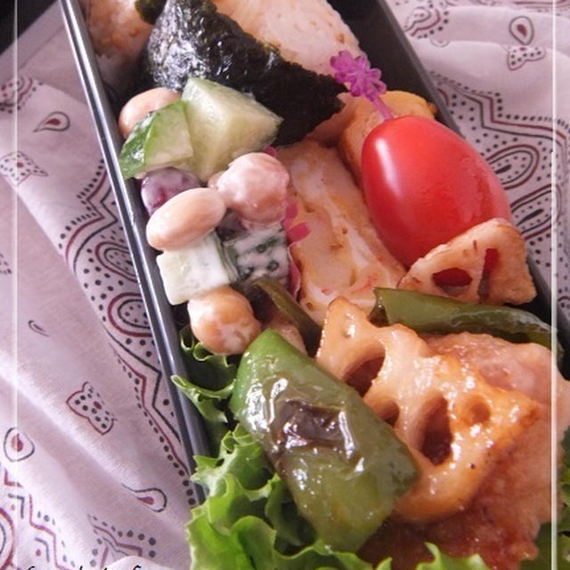 お弁当しんぷるらいふ・鶏のピリ辛炒めと豆サラダのお弁当