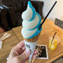 お洒落カフェで奇抜なソフトクリーム