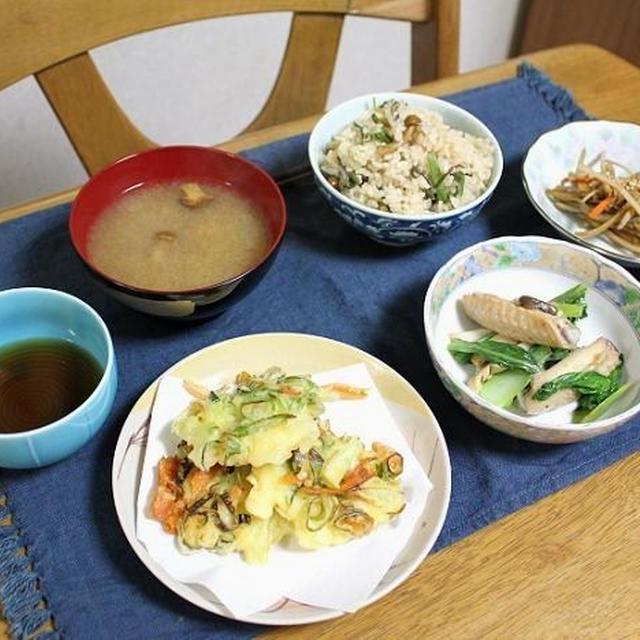 山菜炊きこみごはんとリサイクルかき揚げと手羽中とチンゲン菜とエリンギの炒でうちごはん（レシピ付）